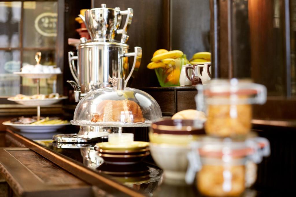 Saint Shermin & Champagne Vienna